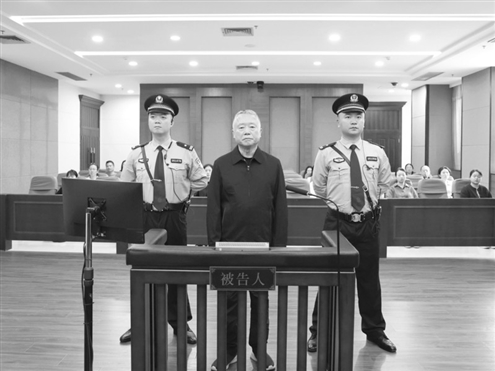 刘跃进受审现场图 新华社发